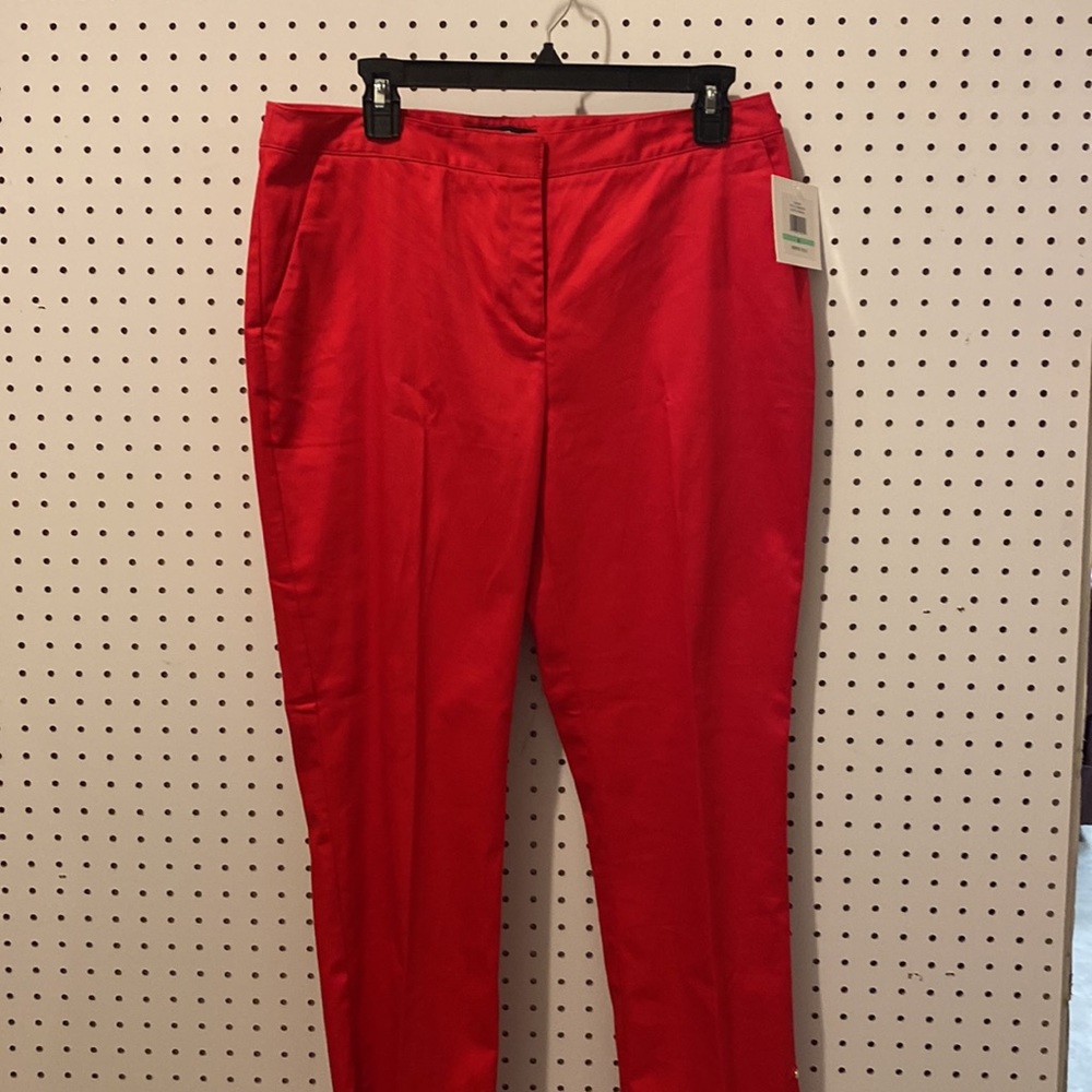 NWT! Ellen Tracy Red cropped pants SZ8